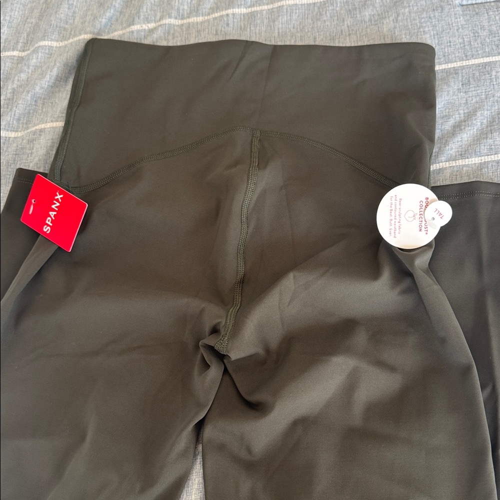 Women's Spanx Booty Boost Flare Yoga size medium tall
BNWT - Picture 4 of 4